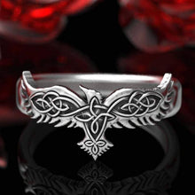 Load image into Gallery viewer, Celtic Personality Fashion Crow Ring
